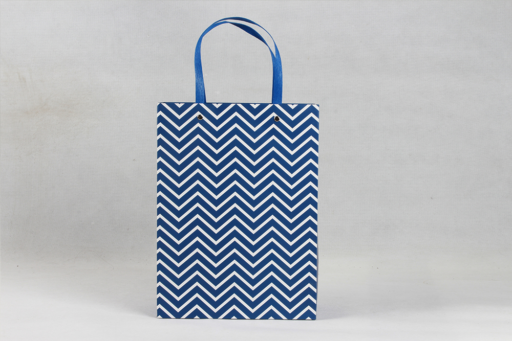 條紋寶藍(lán)時(shí)尚禮品白卡紙袋定制 條紋寶藍(lán)時(shí)尚禮品白卡紙袋定制