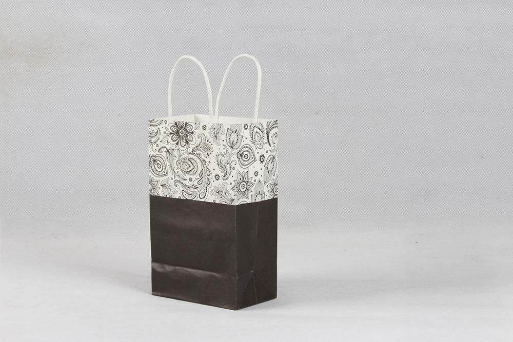 黑色花紋時(shí)尚禮品牛皮紙袋定制 黑色花紋時(shí)尚禮品牛皮紙袋定制