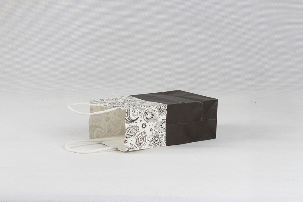 黑色花紋時(shí)尚禮品牛皮紙袋定制 黑色花紋時(shí)尚禮品牛皮紙袋定制